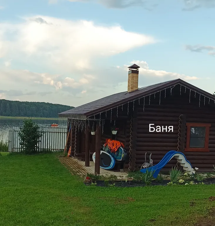 Уютный двухэтажный дом на берегу озера Селигер