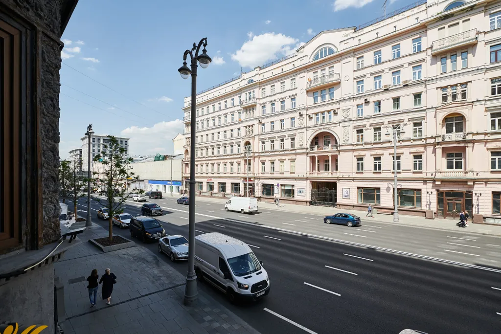 Двенадцать стульев на Тверской