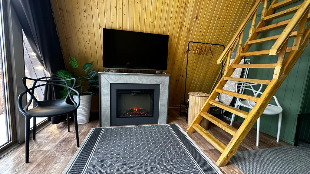 Роскошный дом на территории озера