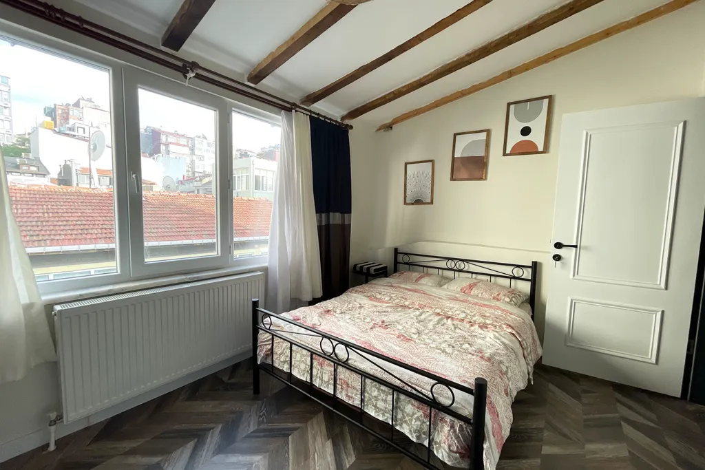 Balcony 2br and 2bath apt 8 min to metro