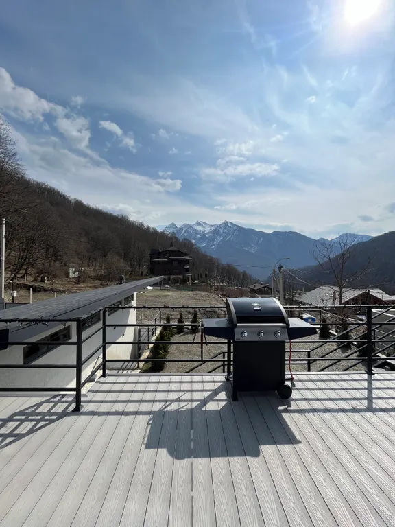 Дом с панорамным видом на четыре вершины в тихом месте