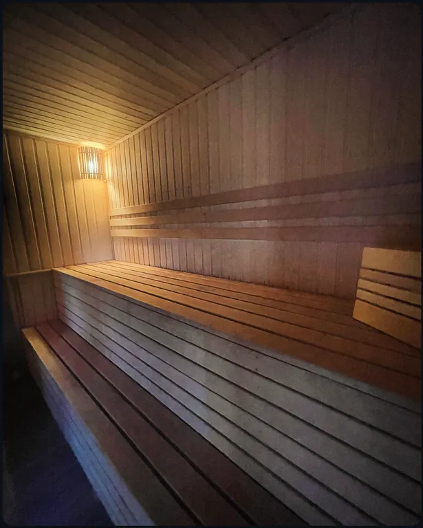 Уютный дом с баней и бассейном в 10 минутах от города