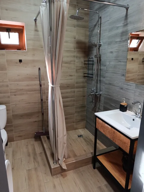 Дом из двух комнат в зелёной зоне