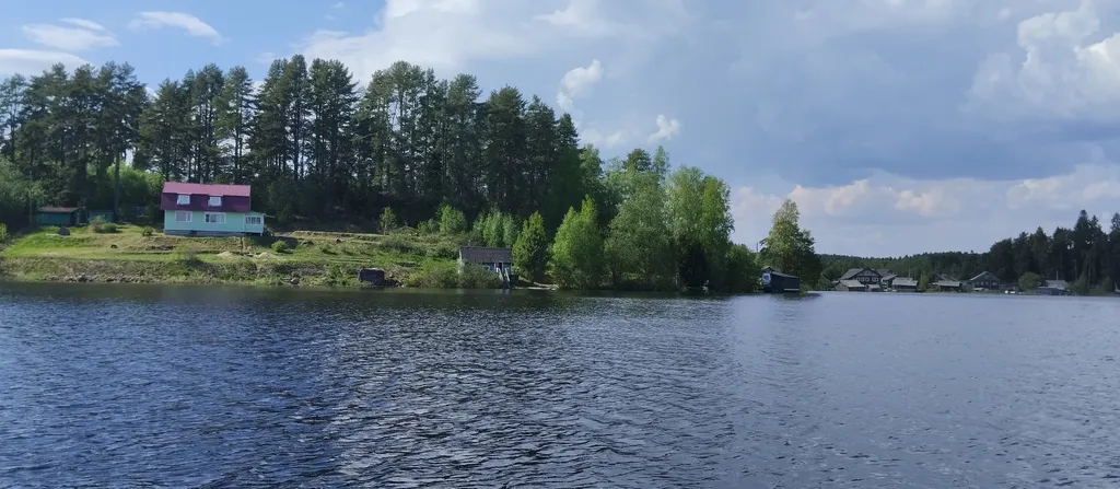 Дом на берегу озера