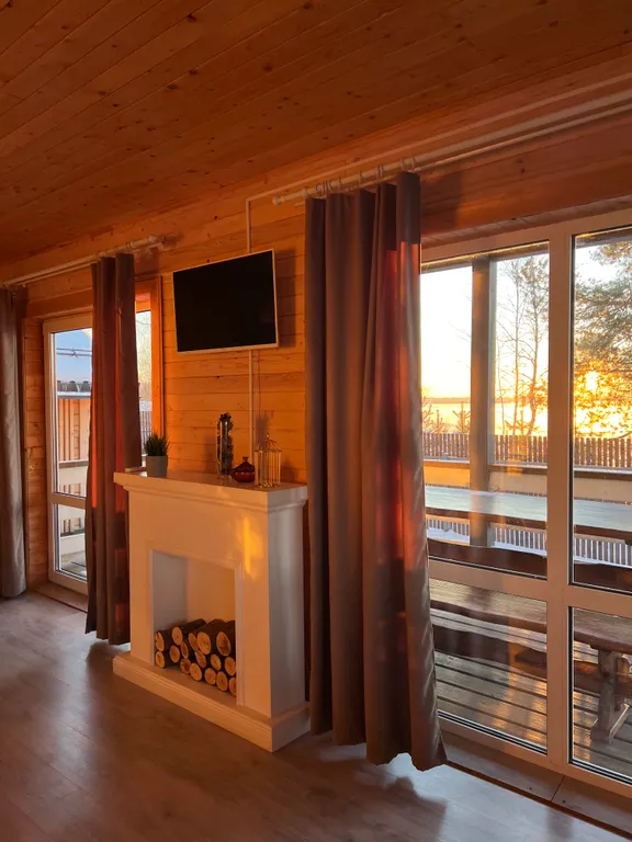 Коттедж на берегу озера