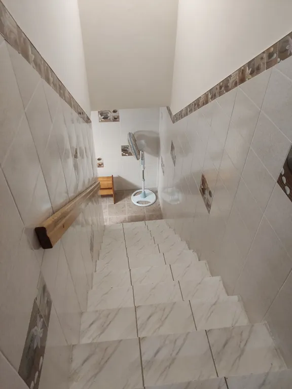 Эллинг на берегу моря