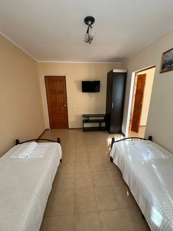 Двухкомнатные апартаменты с кухней, балконом и видом на горы