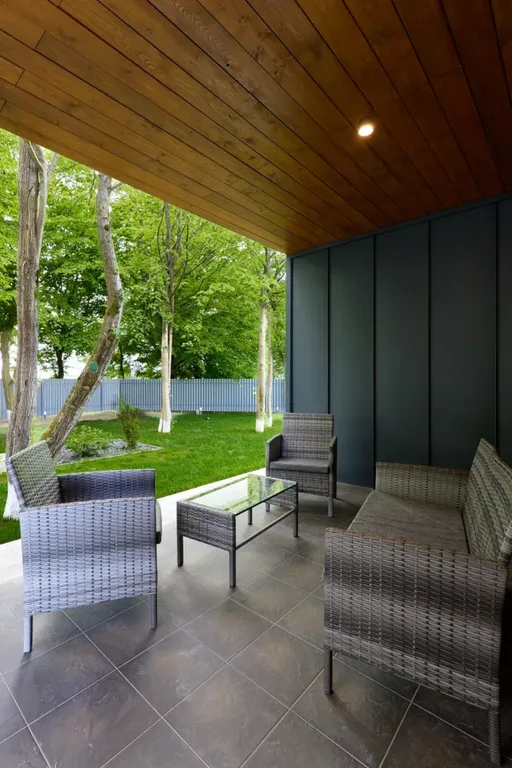 Дом с сауной и террасой а видом на сад