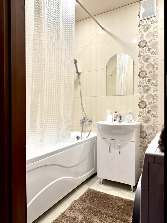 Уютная квартира с большими окнами