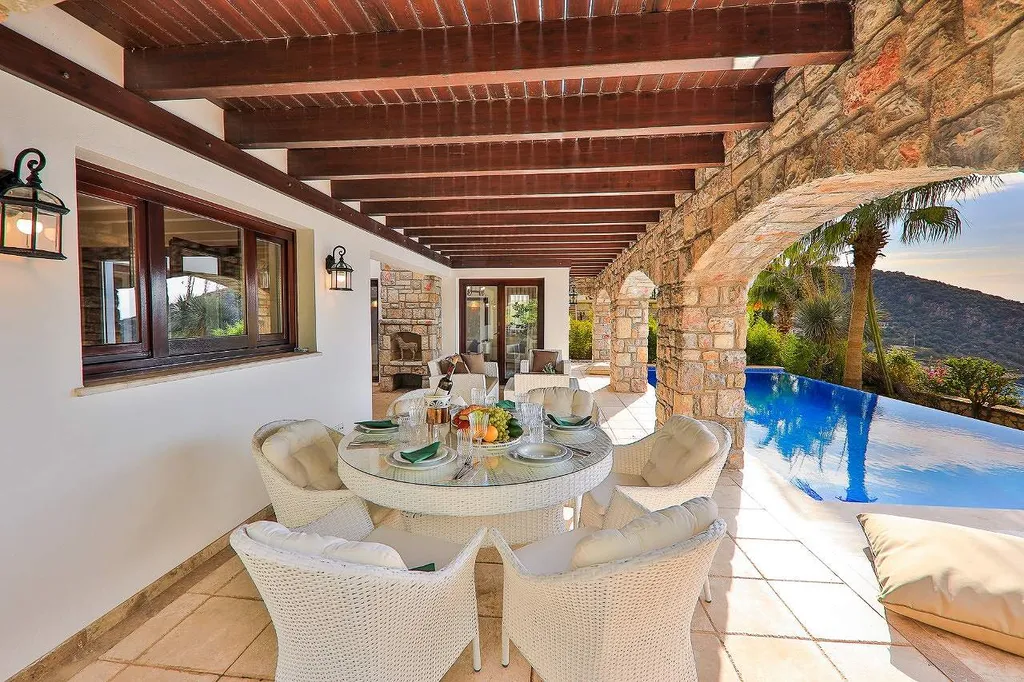 Вилла с видом на море