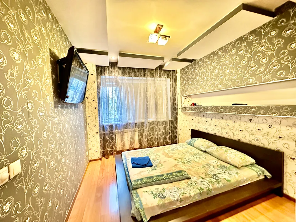 Светлая 2-комнатная:рядом гостиница Воркута и Центральная площадь