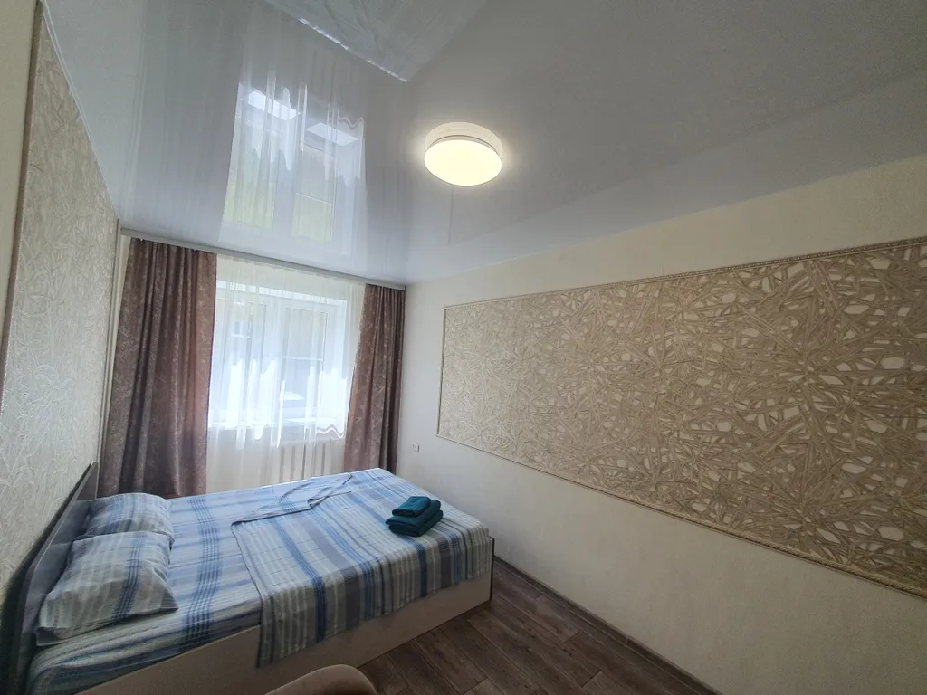 Квартира на втором этаже с балконом — аренда посуточно в Братск