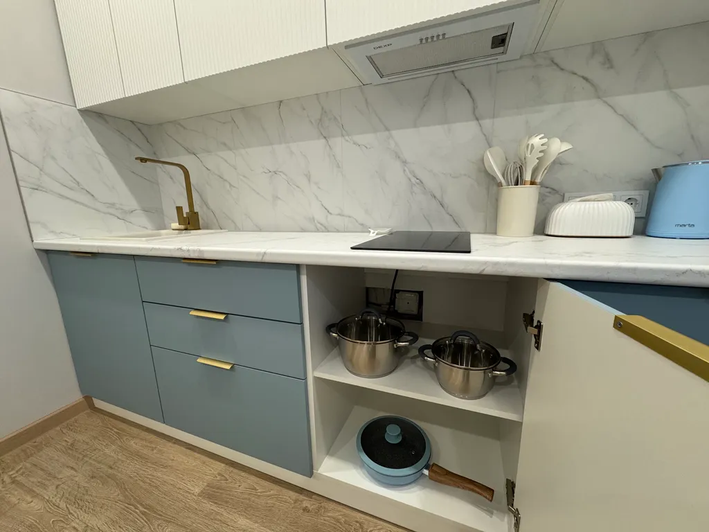 Видовая квартира с дизайнерским ремонтом на берегу реки в белых росах