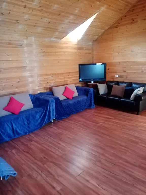 Уютный дом на берегу реки