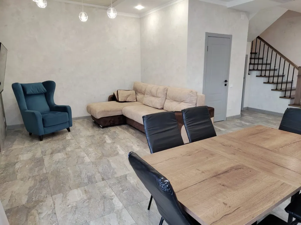 Новый дом с дизайнерским ремонтом