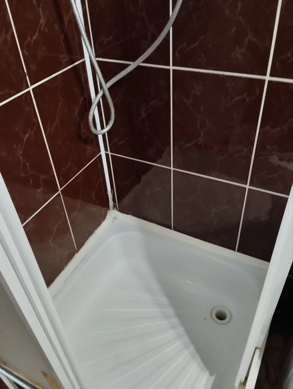 Скромная квартира с изолированными комнатами в центре