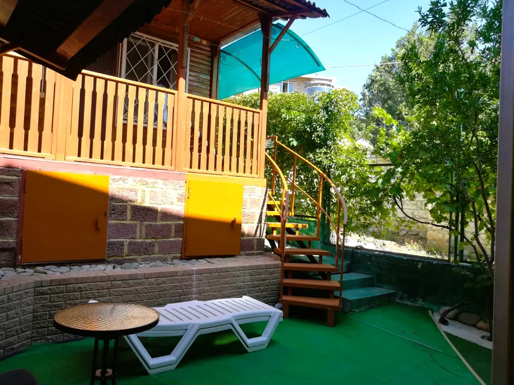 Экологичный деревянный коттедж в можжевеловой роще