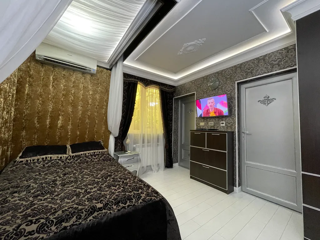 Уютный номер в центре, море - 600 метров