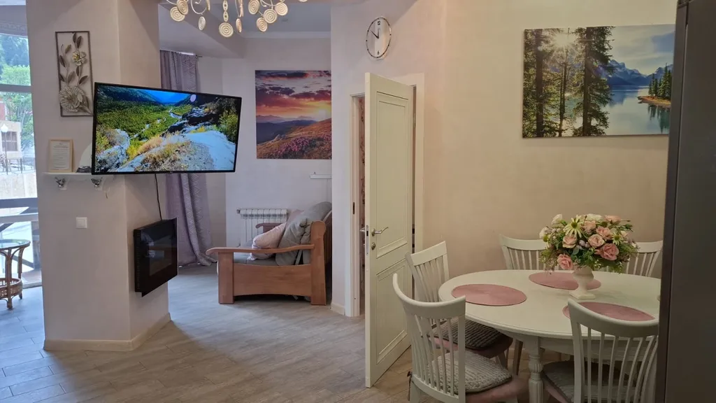 Квартира Уютный апартамент в центре с балконом и видом на горы лес — аренда посуточно в Домбай