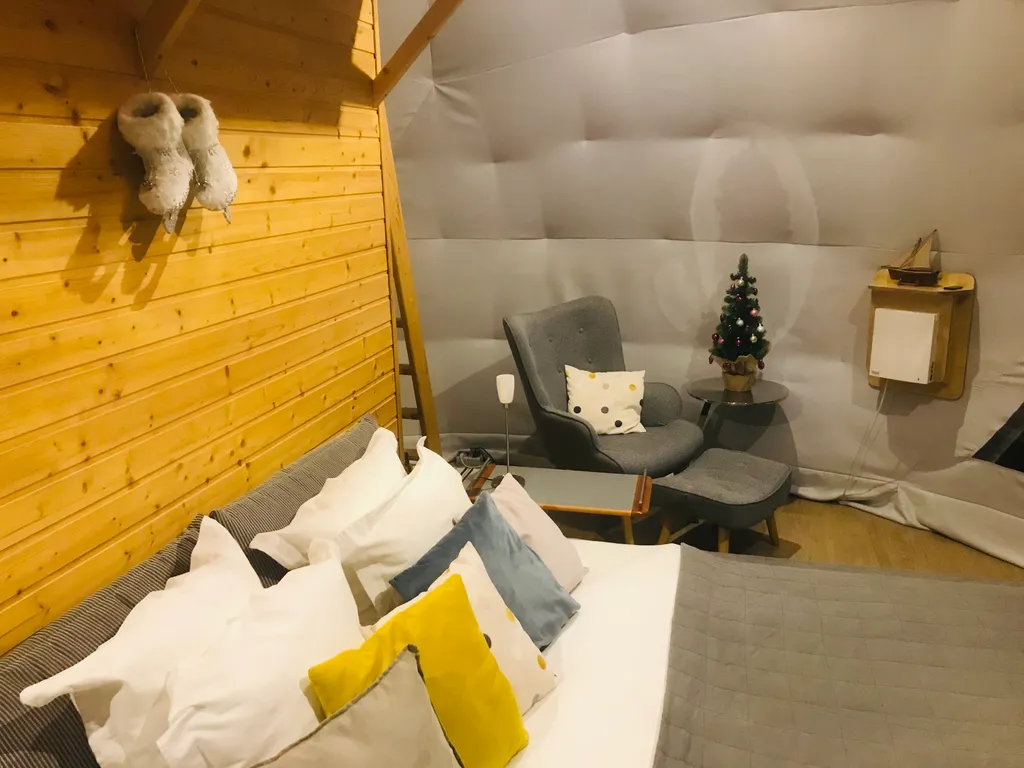 Чудесное место у озера с камином и русской баней