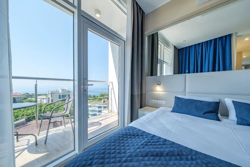 Стильная студия с видом на море