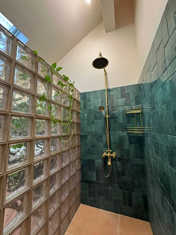 Уютный дизайнерский дом с сауной у самого леса