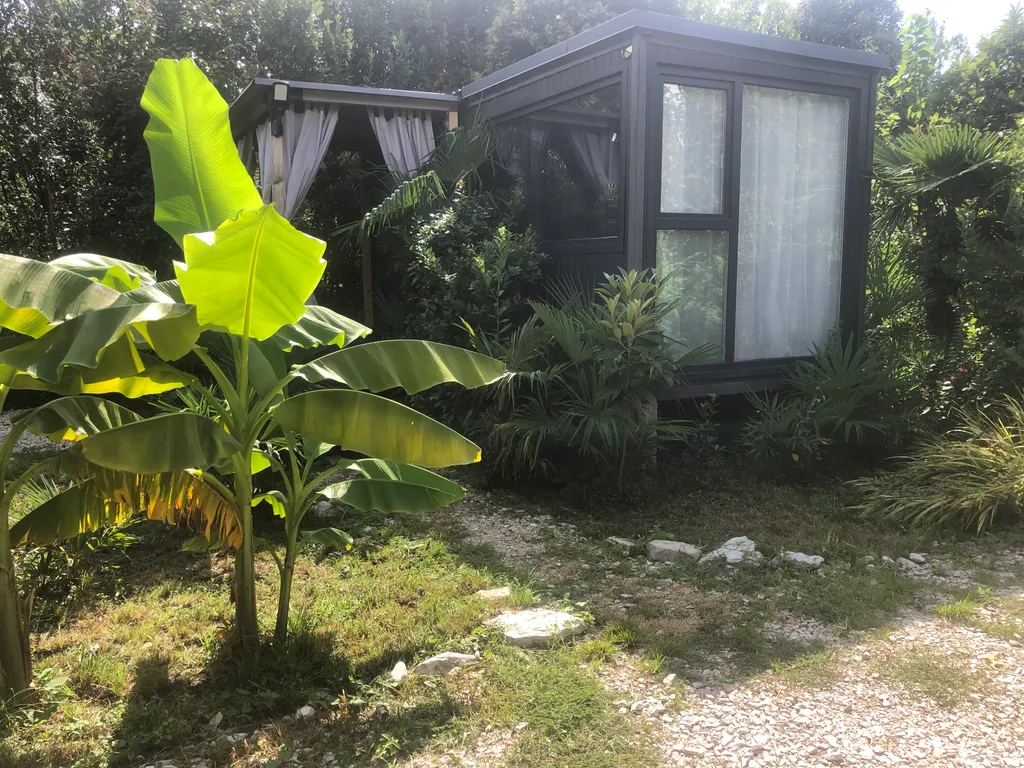 Коттедж Домик-студия окруженная зеленью рядом с морем — аренда посуточно в Амзара