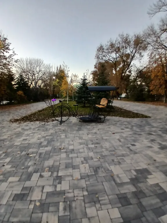 Жизнь с видом реку: огромная лоджия с панорамным остеклением в пол!