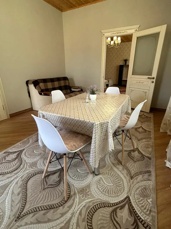 Новый уютный домик в сельской местности из двух комнат для отдыха