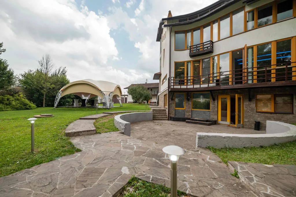 Коттедж с нотками стиля модерн