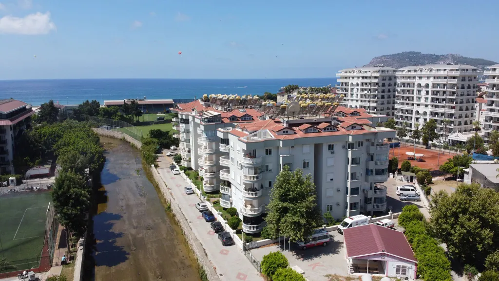 Апартаменты у моря всего в 200 метрах до пляжа с открытым бассейном