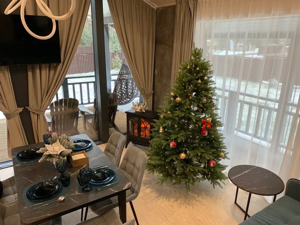 Дом под горой у реки