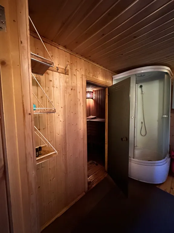 Загородный дом с баней и беседкой