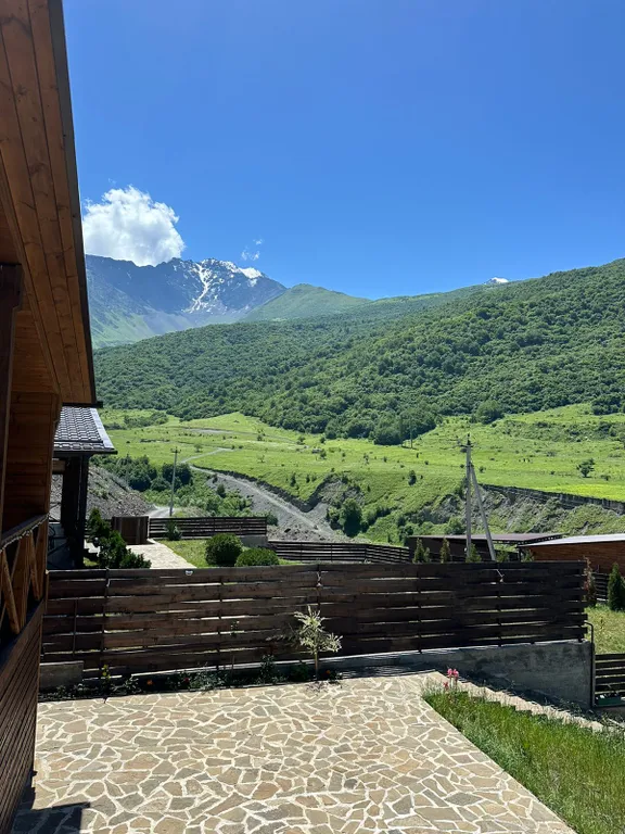 Уютный новый дом с прекрасным видом на горы