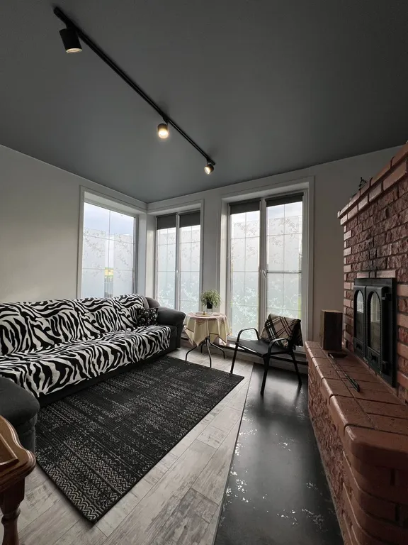 Новый уютный коттедж в черте города