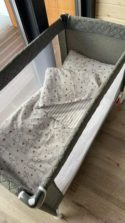 Gray дом в стиле барнхаус с видом на лес