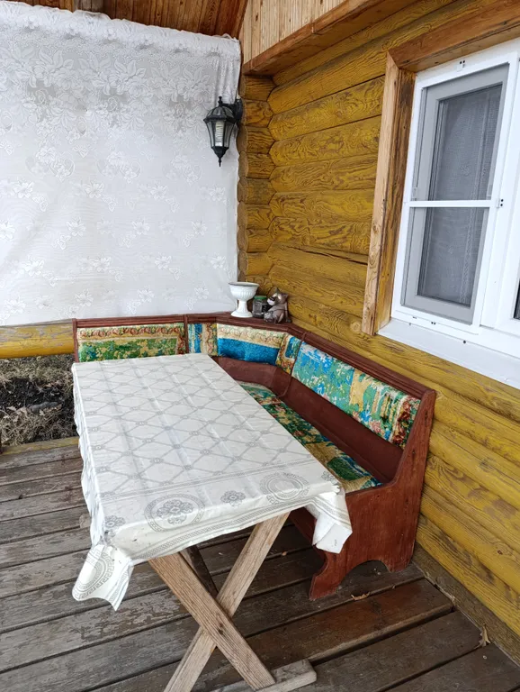 Домик на берегу озера