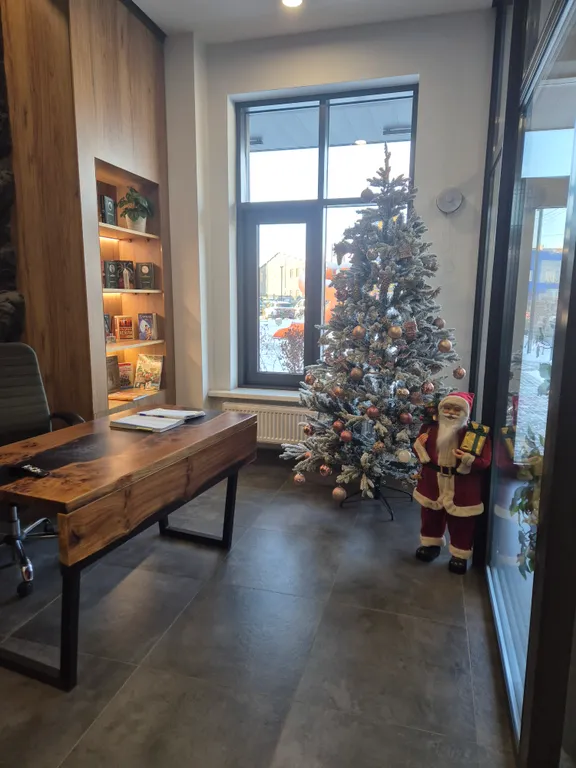 Полёт стрижа с залипательным видом и балконом