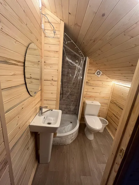 Коттедж с панорамными окнами и видом на горы