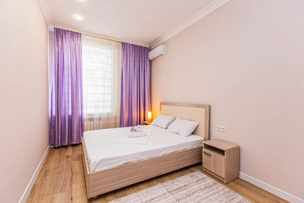 Трёхкомнатная евроквартира в центре — аренда посуточно в Алматы