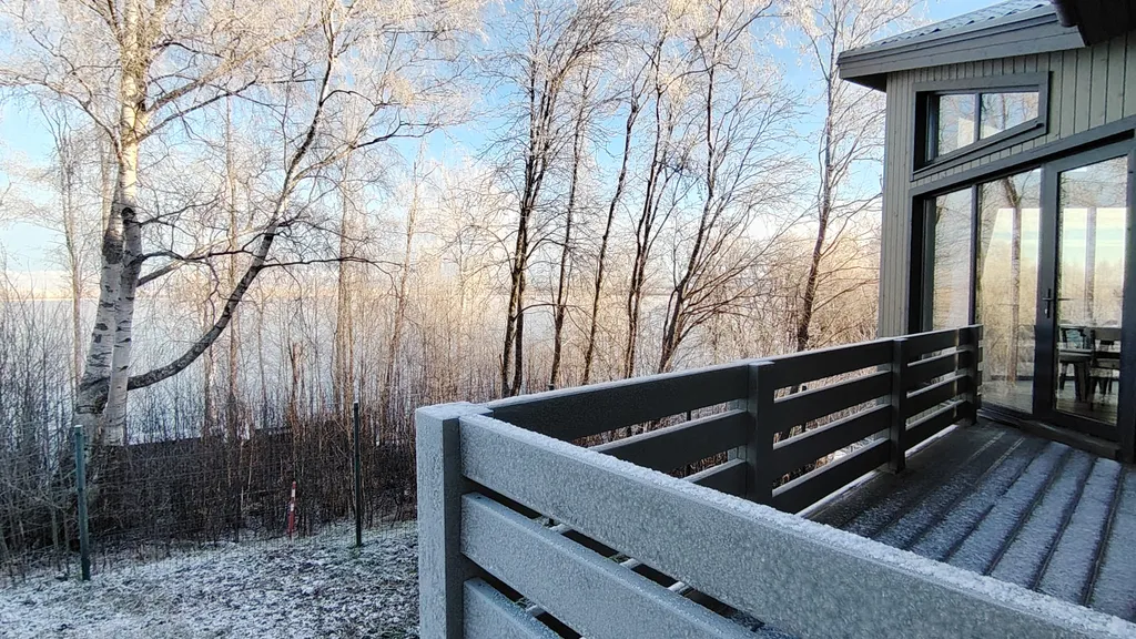 Коттедж Светлый панорамный коттедж с видом на озеро — Санкт-Петербург