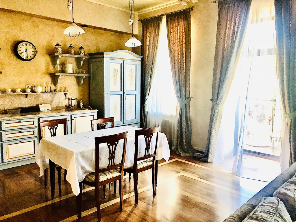 Апартаменты Вилла Елена на набережной Ялты с видом на море