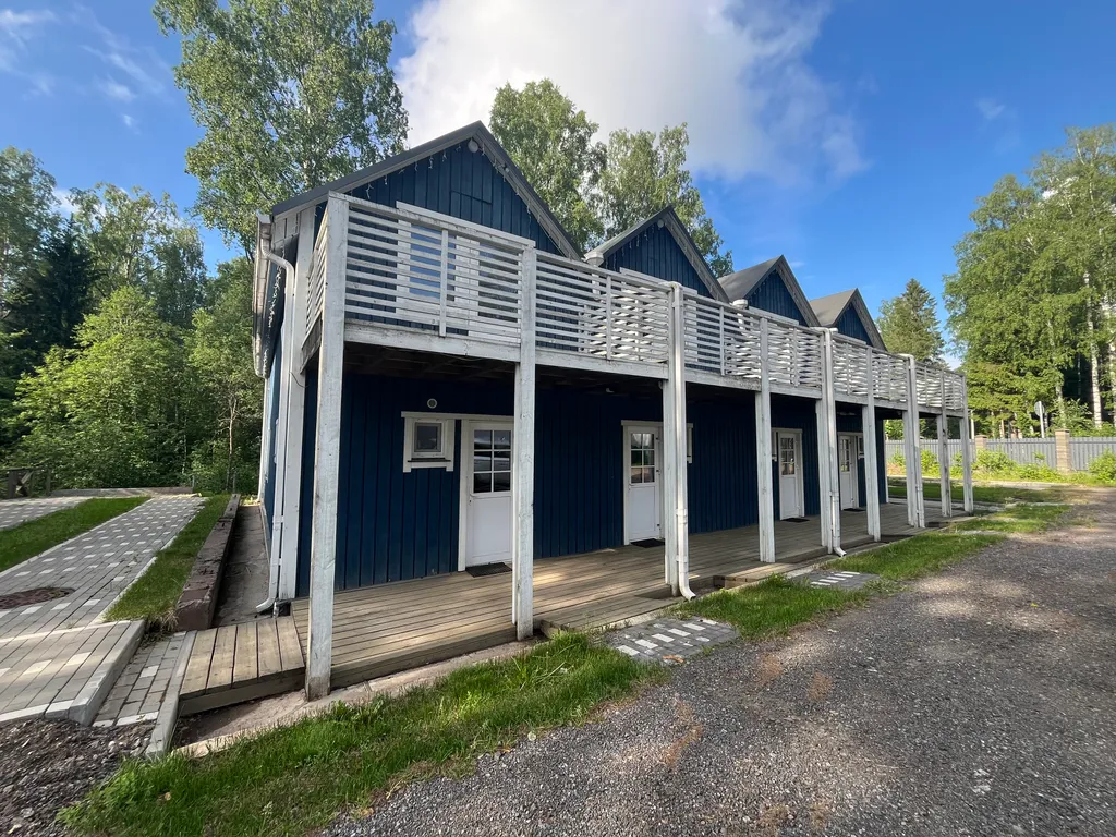 Коттедж 4+2 с сауной на берегу медного озера