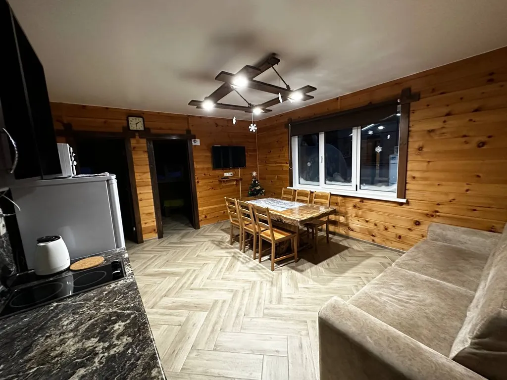 Гостевой двор "Дом в кедрах"