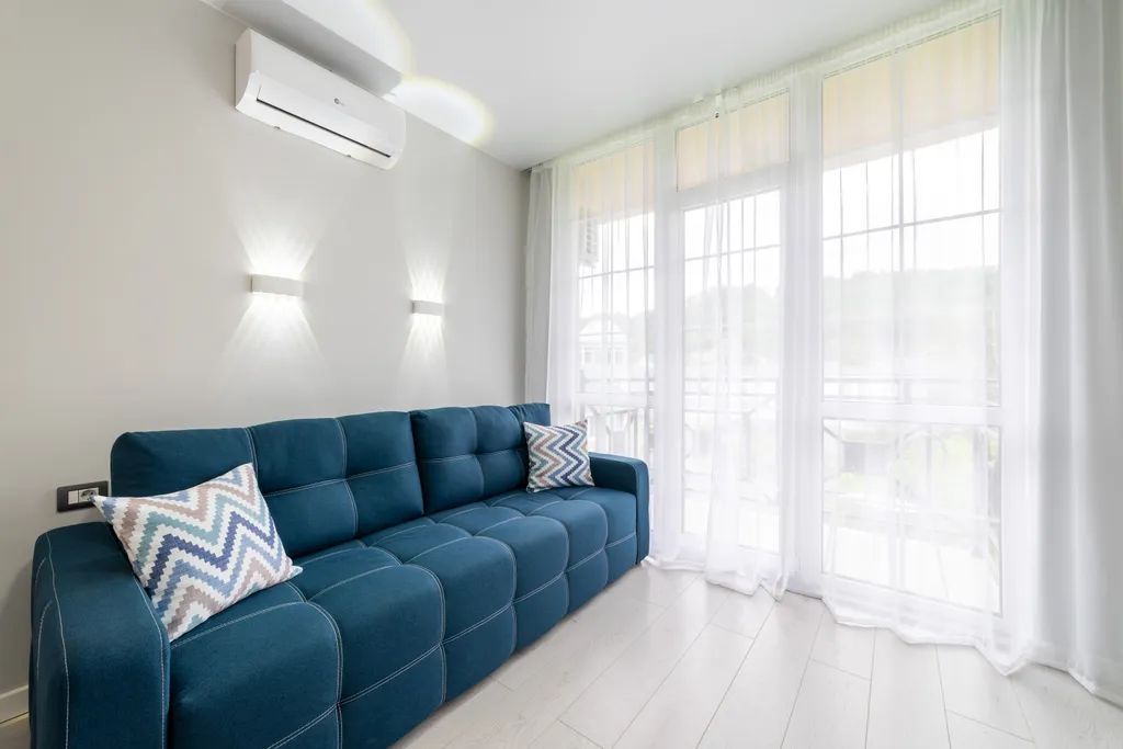 Новая светлая студия с балконом