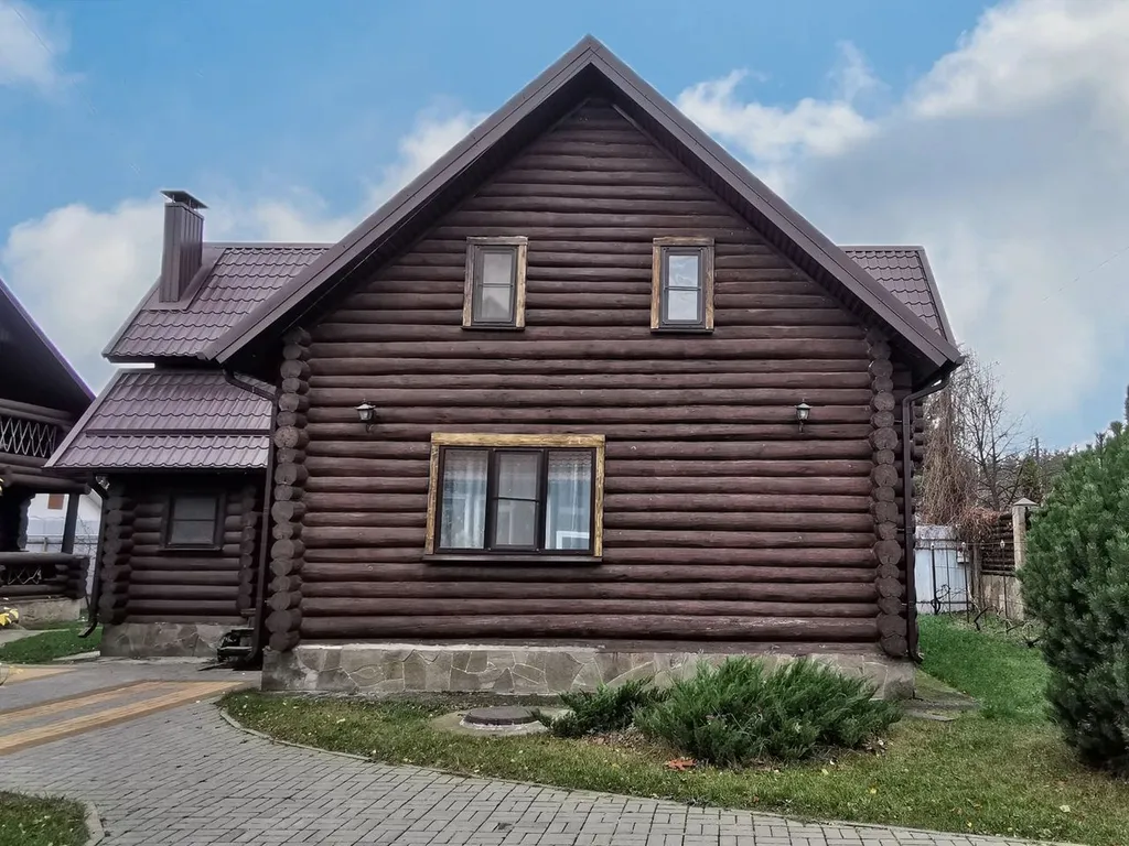 Уютный загородный коттедж недалеко от центра города