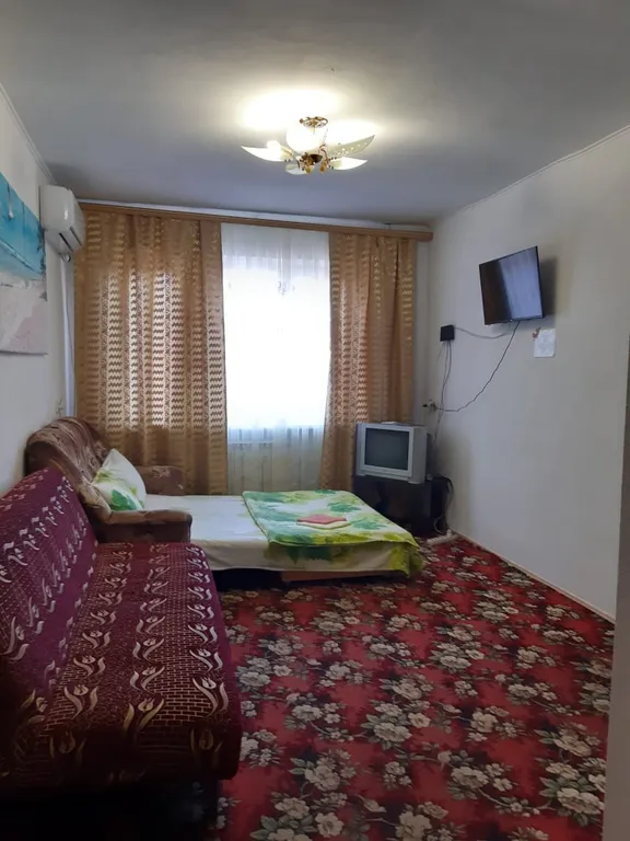 3-комнатная квартира с кондиционером без балкона у института, парка семейным