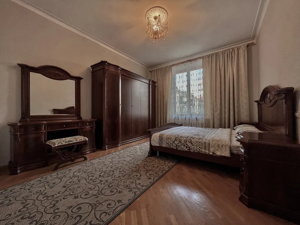 Квартира Квартира Центр Минска, трёхкомнатная, 2 спальни и балкон — Минск