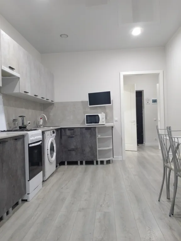 Просторная квартира с видовым балконом близ Питьевой Галереи Санатории