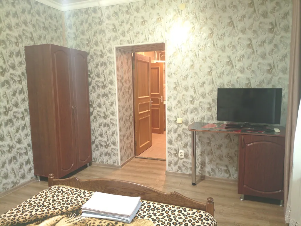 Квартира Трёхкомнатные апартаменты со своей кухней 1 этаж — Геленджик